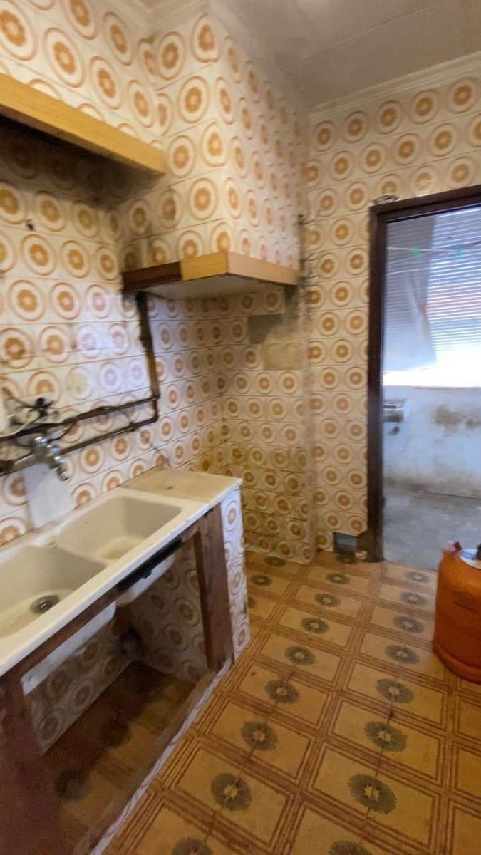 3 bedroom Flat for sale in Carcaixent - € 75,000 (Ref: 10013392)