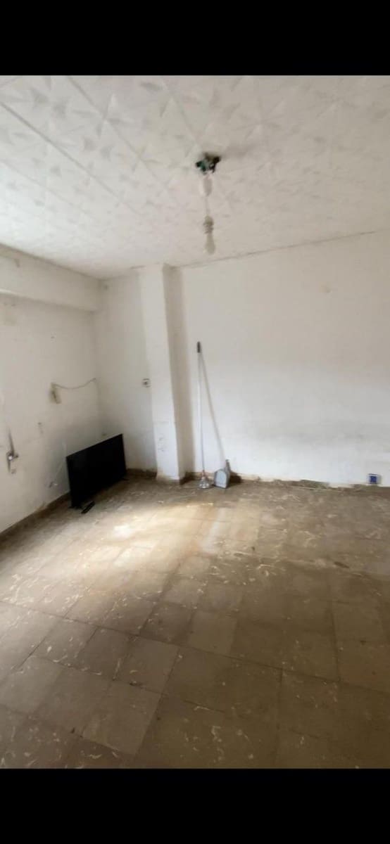 3 bedroom Flat for sale in Carcaixent - € 75,000 (Ref: 10013392)