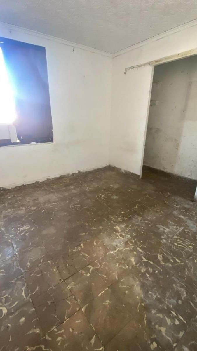 3 bedroom Flat for sale in Carcaixent - € 75,000 (Ref: 10013392)