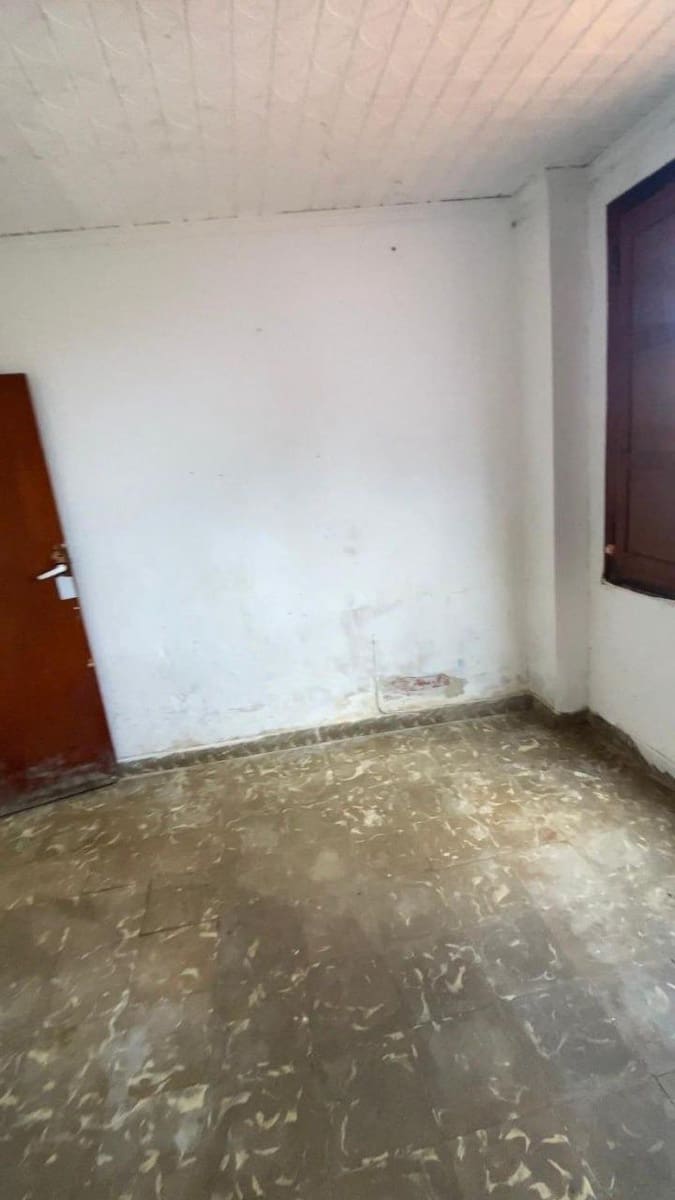 3 bedroom Flat for sale in Carcaixent - € 75,000 (Ref: 10013392)