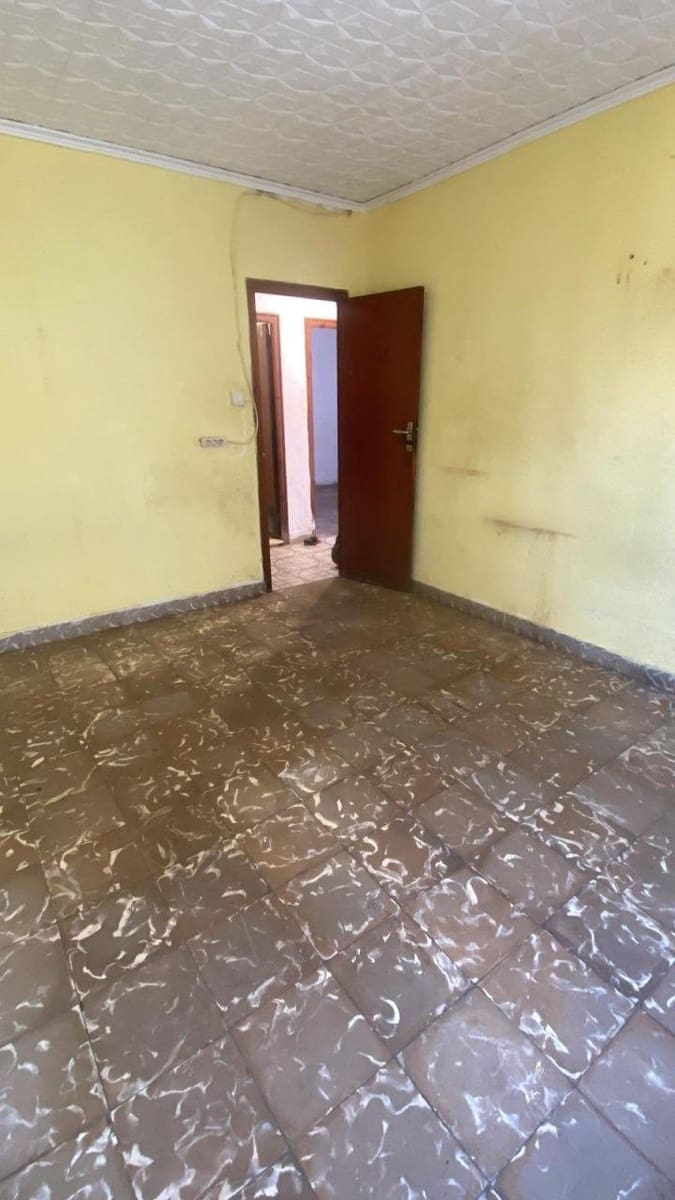 3 bedroom Flat for sale in Carcaixent - € 75,000 (Ref: 10013392)