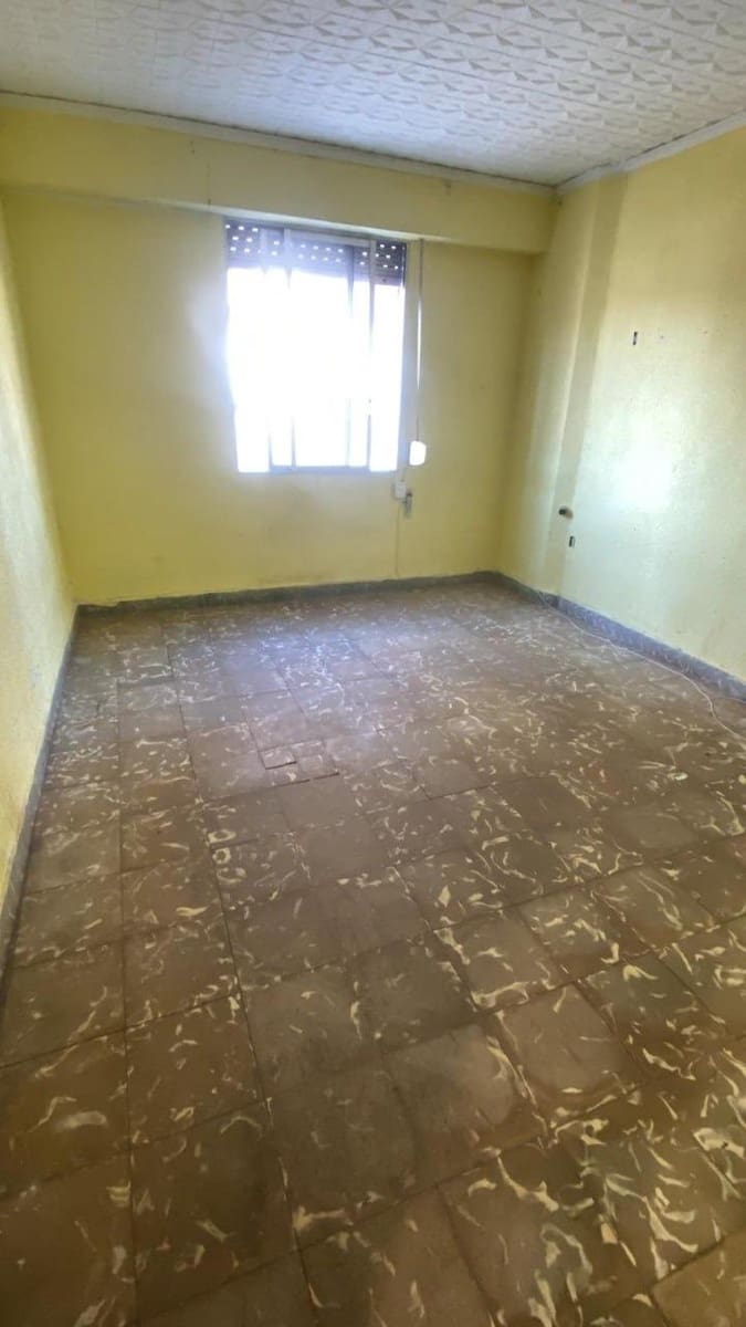3 bedroom Flat for sale in Carcaixent - € 75,000 (Ref: 10013392)