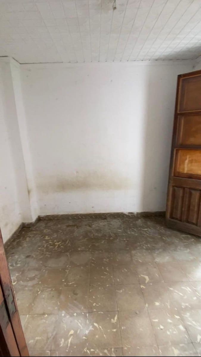 3 bedroom Flat for sale in Carcaixent - € 75,000 (Ref: 10013392)