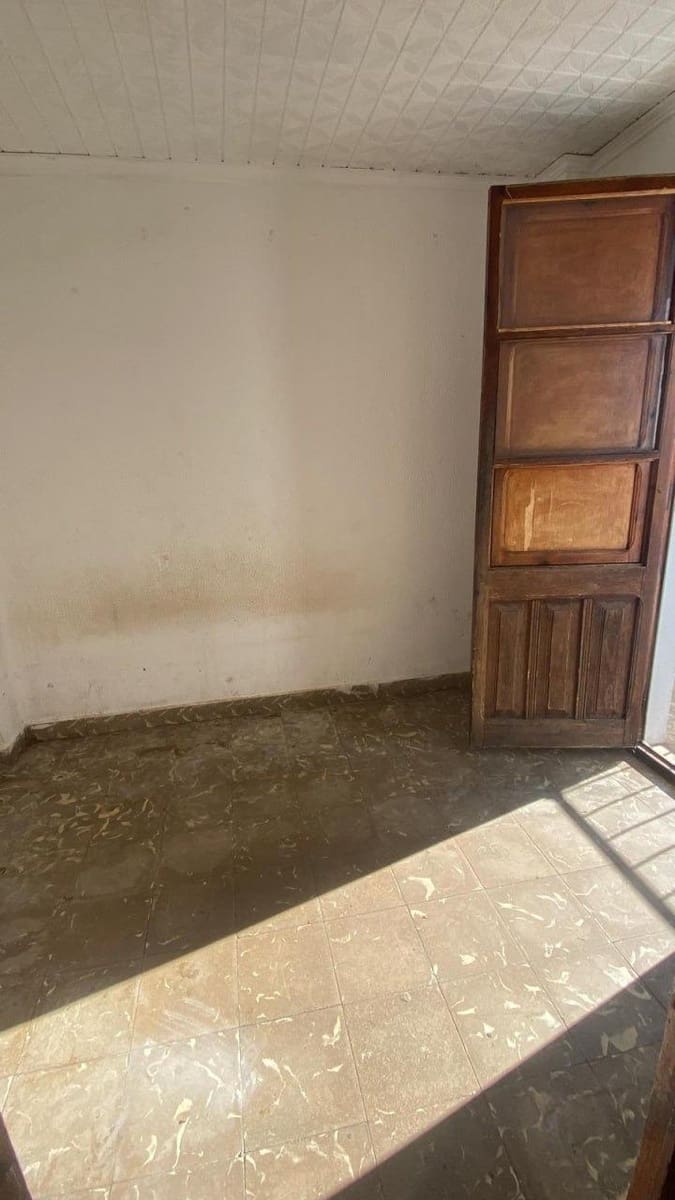 3 bedroom Flat for sale in Carcaixent - € 75,000 (Ref: 10013392)