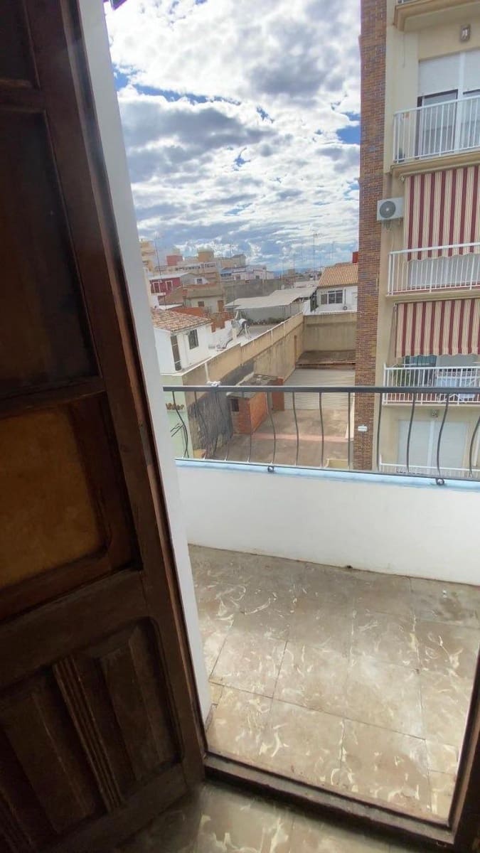 3 bedroom Flat for sale in Carcaixent - € 75,000 (Ref: 10013392)