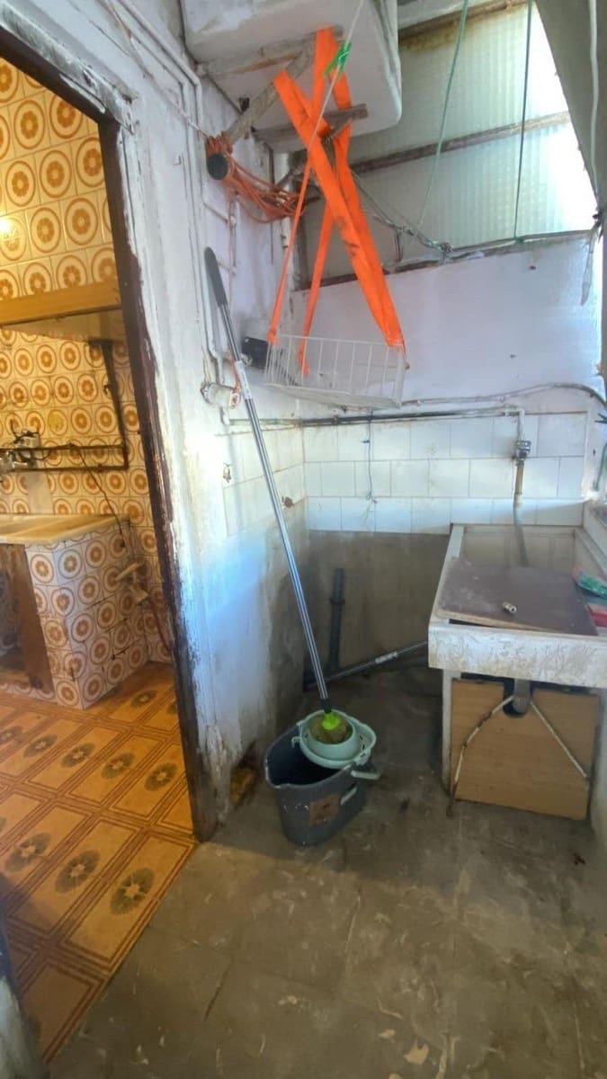 3 bedroom Flat for sale in Carcaixent - € 75,000 (Ref: 10013392)