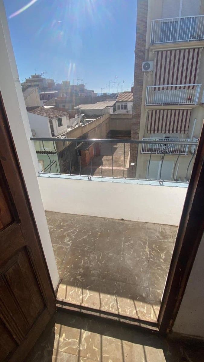 3 bedroom Flat for sale in Carcaixent - € 75,000 (Ref: 10013392)