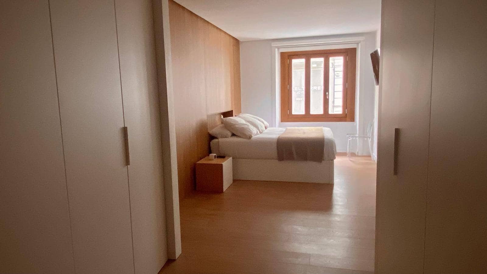 3 quarto Apartamento para arrendar em Valencia cidade - 3 000 € (Ref: 10015634)