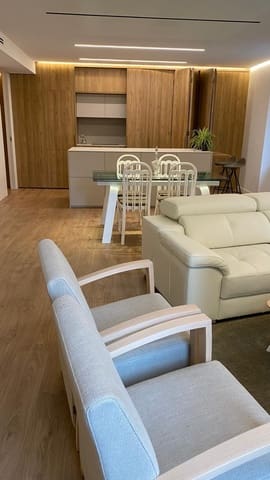 3 quarto Apartamento para arrendar em El Mercat, Valência cidade - 3 000 € (Ref: 10015634)