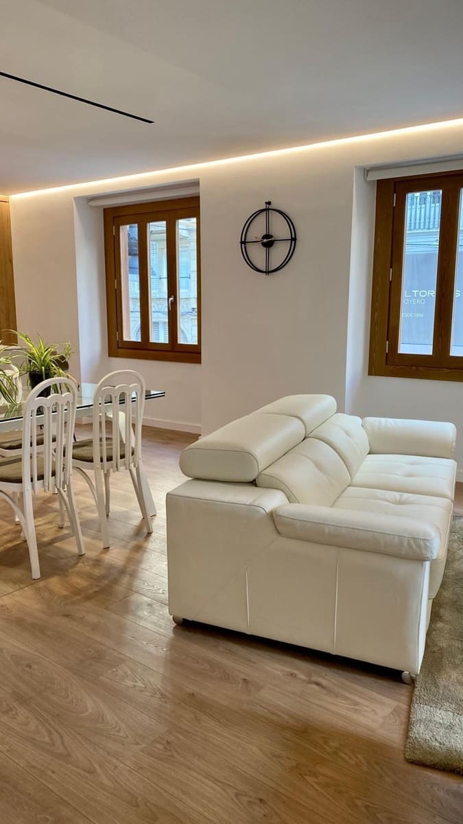 3 quarto Apartamento para arrendar em Valencia cidade - 3 000 € (Ref: 10015634)