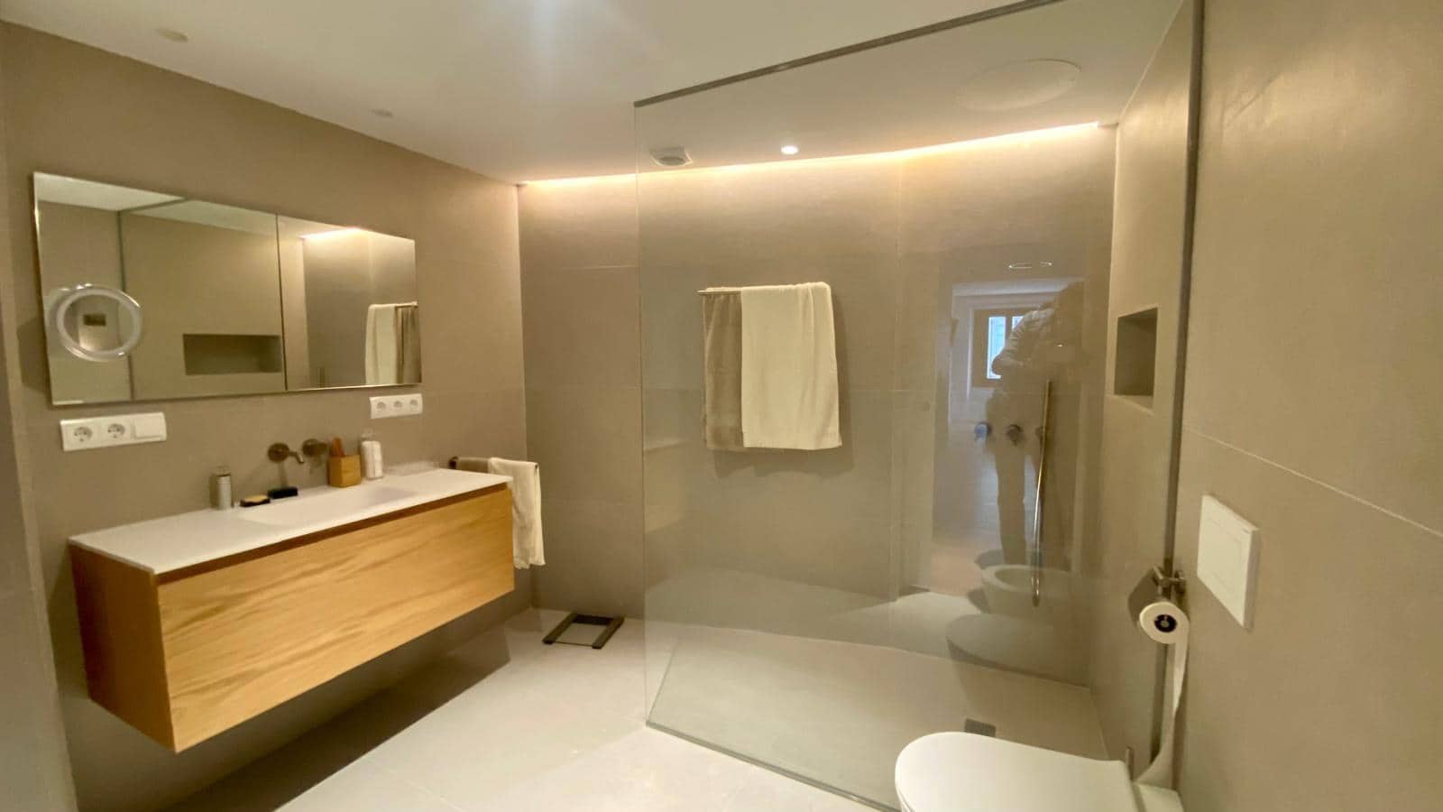 3 quarto Apartamento para arrendar em Valencia cidade - 3 000 € (Ref: 10015634)