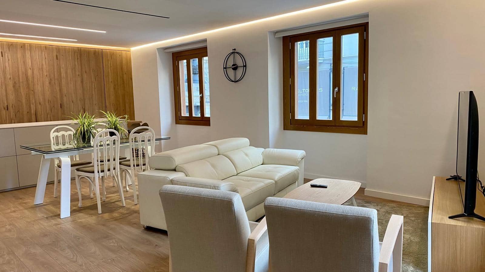 3 quarto Apartamento para arrendar em Valencia cidade - 3 000 € (Ref: 10015634)