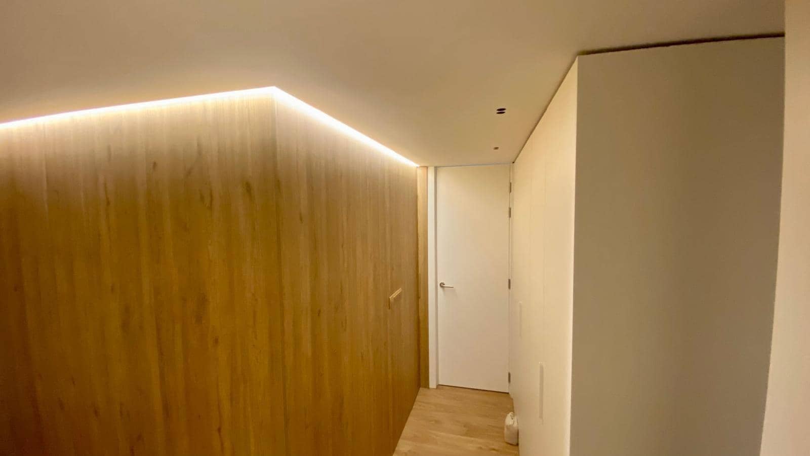 3 quarto Apartamento para arrendar em Valencia cidade - 3 000 € (Ref: 10015634)