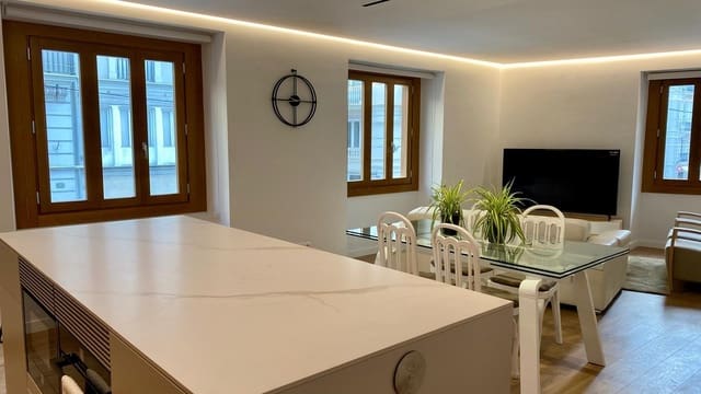 3 quarto Apartamento para arrendar em El Mercat, Valência cidade - 3 000 € (Ref: 10015634)