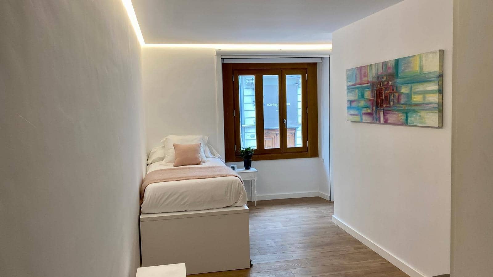 3 quarto Apartamento para arrendar em Valencia cidade - 3 000 € (Ref: 10015634)