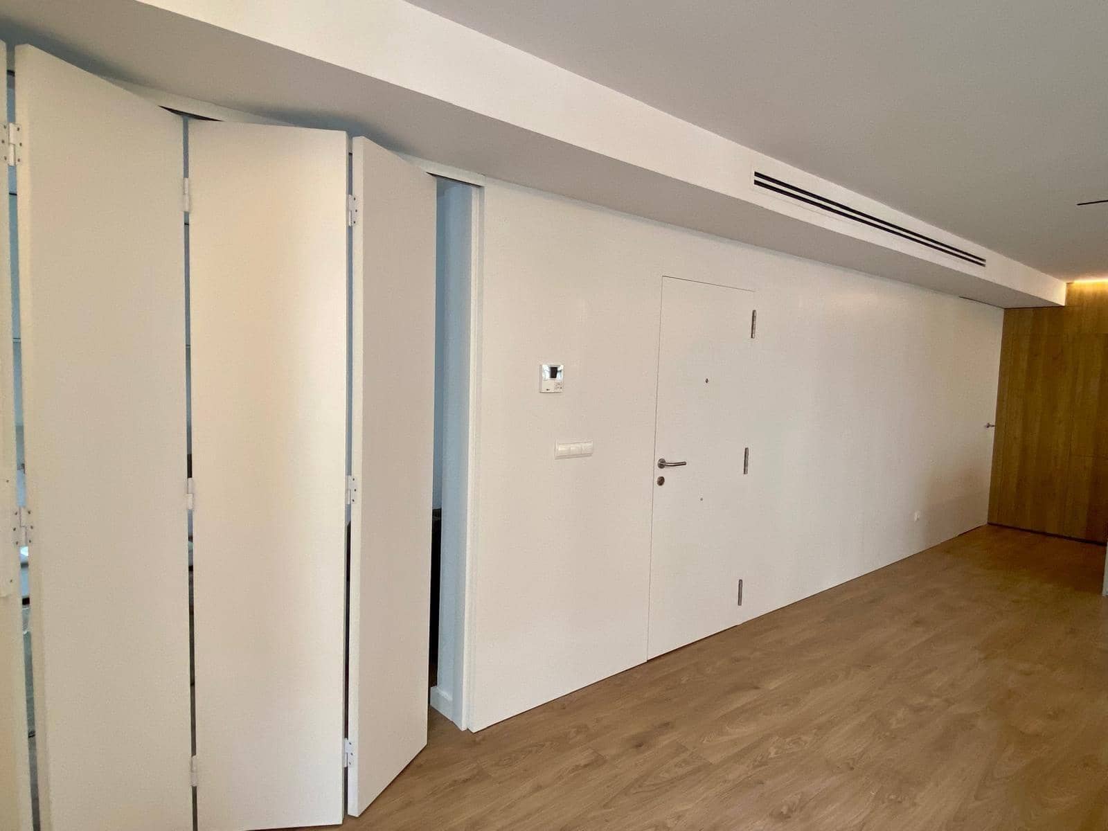 3 quarto Apartamento para arrendar em Valencia cidade - 3 000 € (Ref: 10015634)
