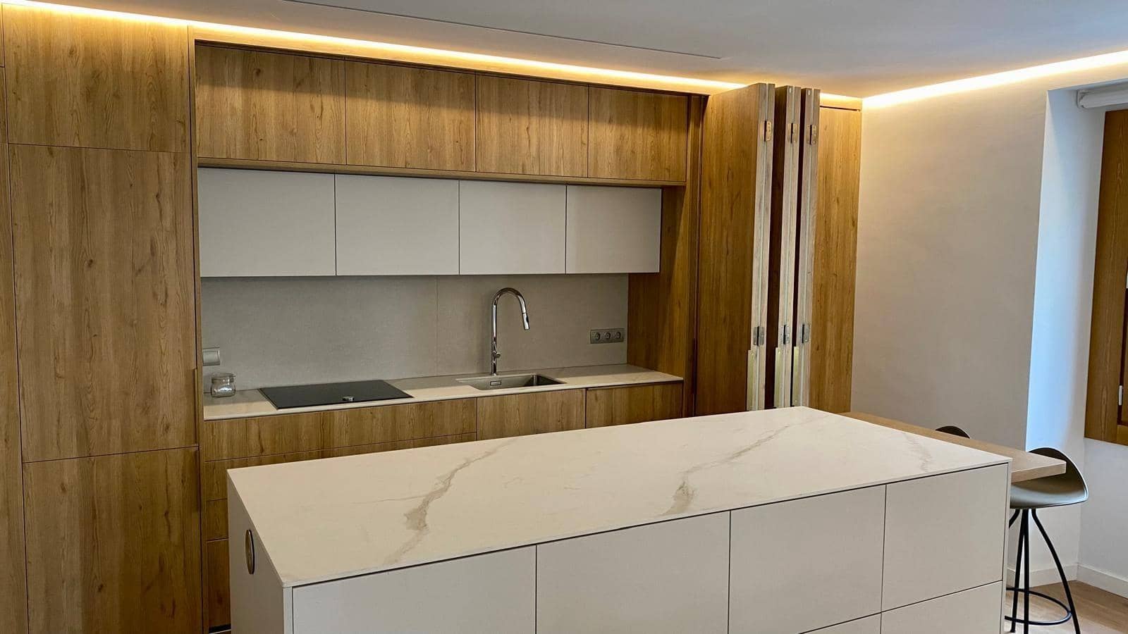 3 quarto Apartamento para arrendar em Valencia cidade - 3 000 € (Ref: 10015634)