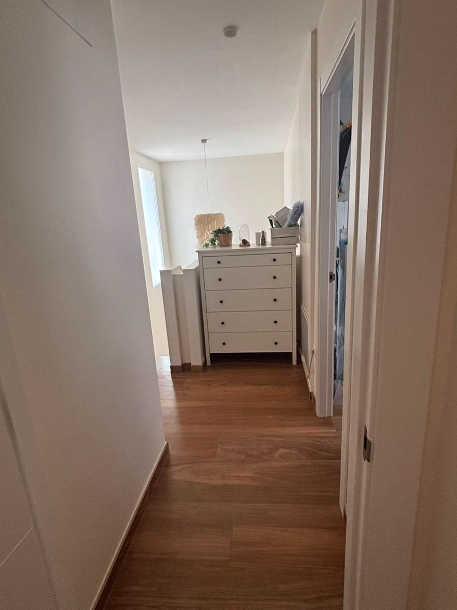 4 chambre Maison de Ville à vendre à La Pobla de Vallbona avec piscine garage - 640 000 € (Ref: 10017565)