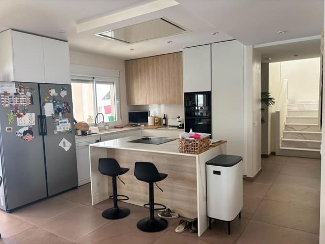 4 chambre Maison de Ville à vendre à La Pobla de Vallbona avec piscine garage - 640 000 € (Ref: 10017565)