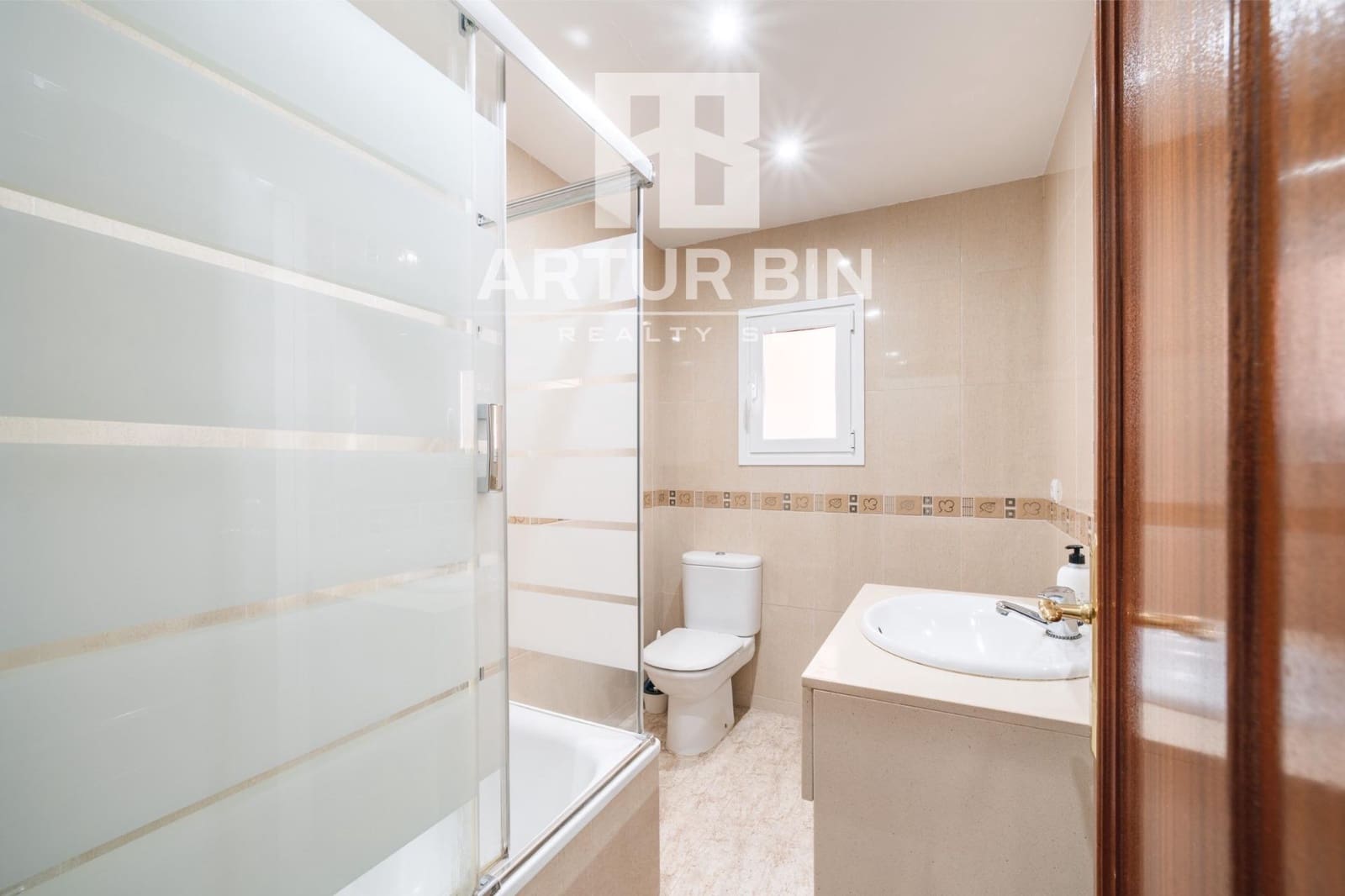 4 bedroom Flat for sale in Quart de Poblet - € 269,400 (Ref: 10027375)