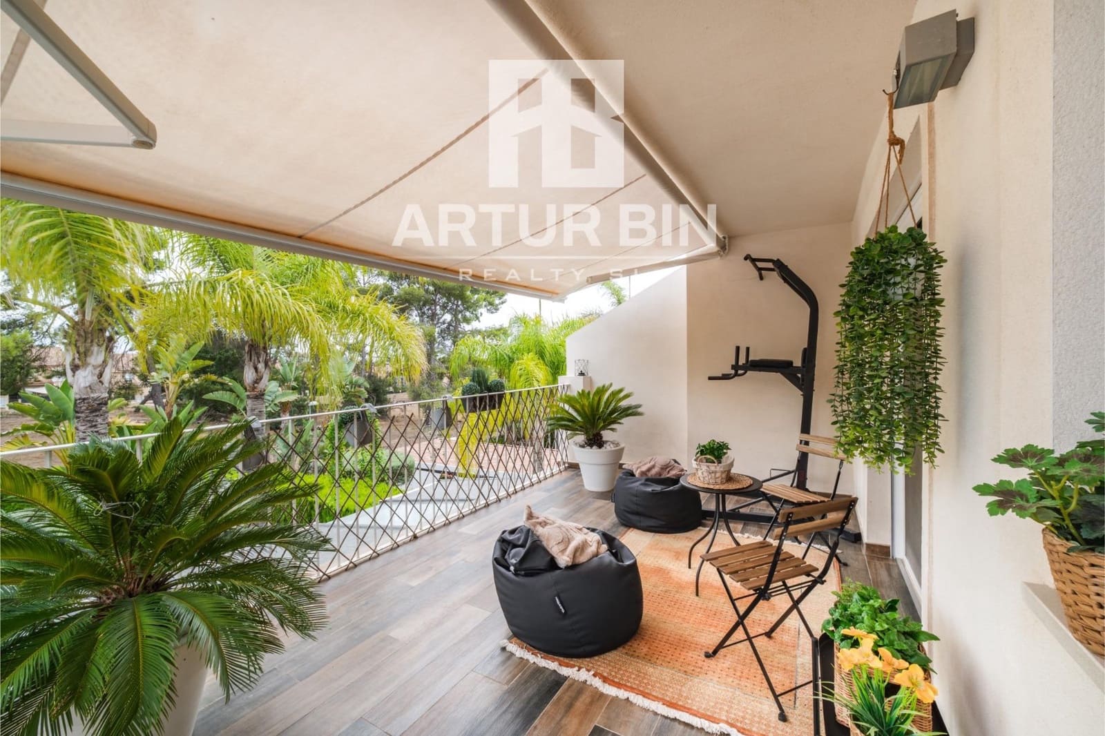 4 slaapkamer Rijtjeshuis te koop in Paterna met zwembad garage - € 790.000 (Ref: 10049365)