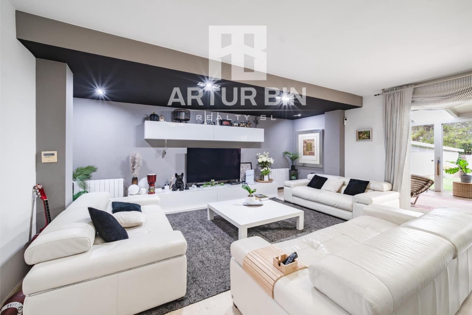 4 slaapkamer Rijtjeshuis te koop in Paterna met zwembad garage - € 790.000 (Ref: 10049365)