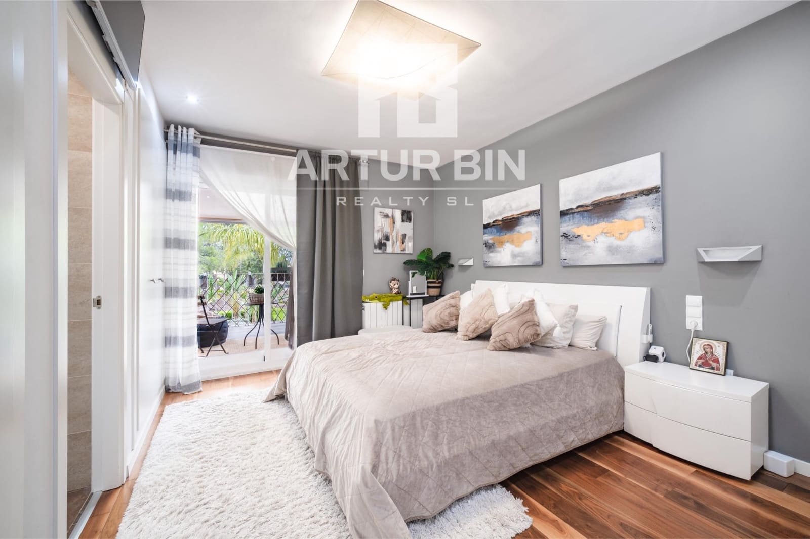 4 slaapkamer Rijtjeshuis te koop in Paterna met zwembad garage - € 790.000 (Ref: 10049365)