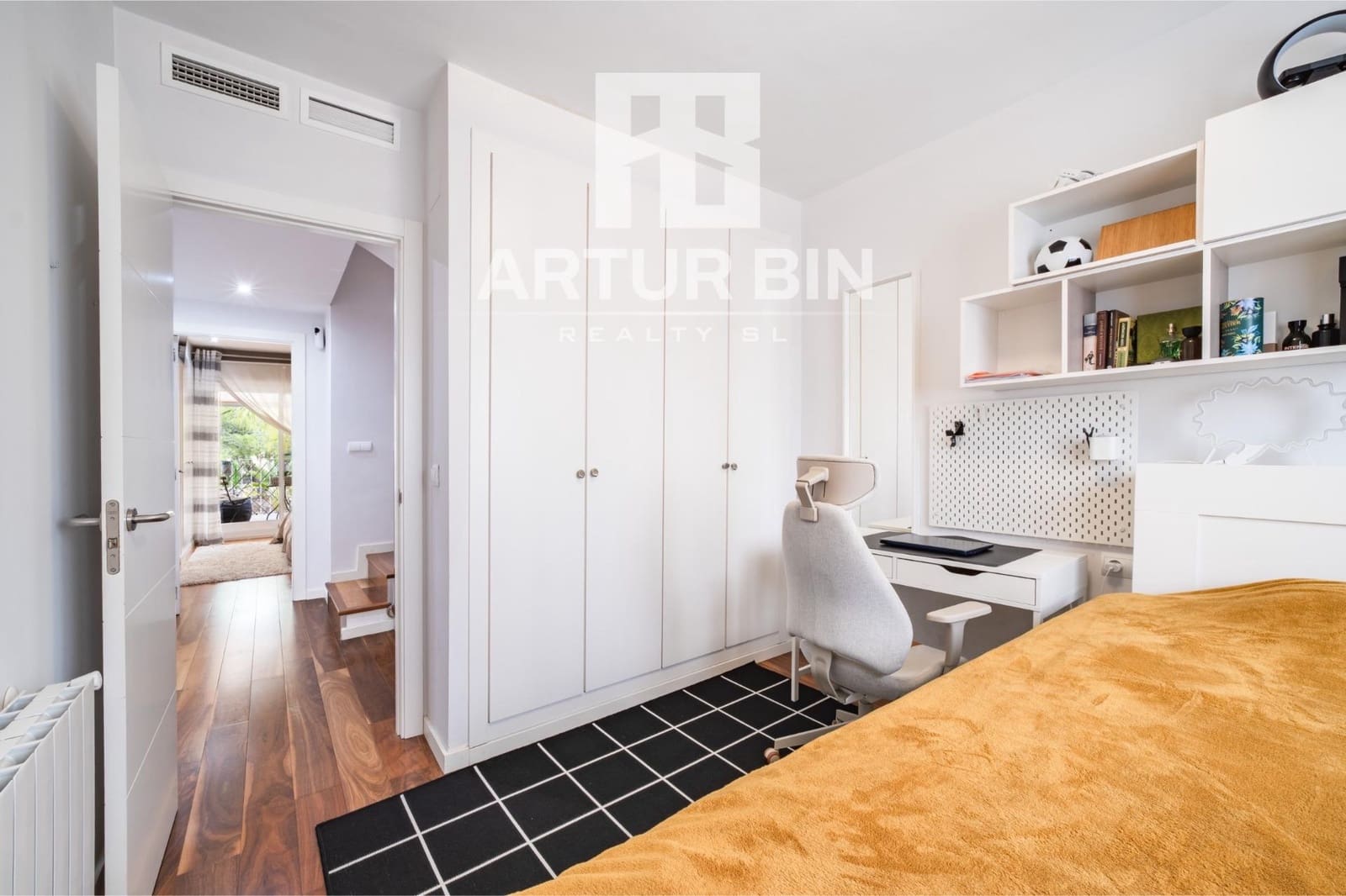 4 slaapkamer Rijtjeshuis te koop in Paterna met zwembad garage - € 790.000 (Ref: 10049365)