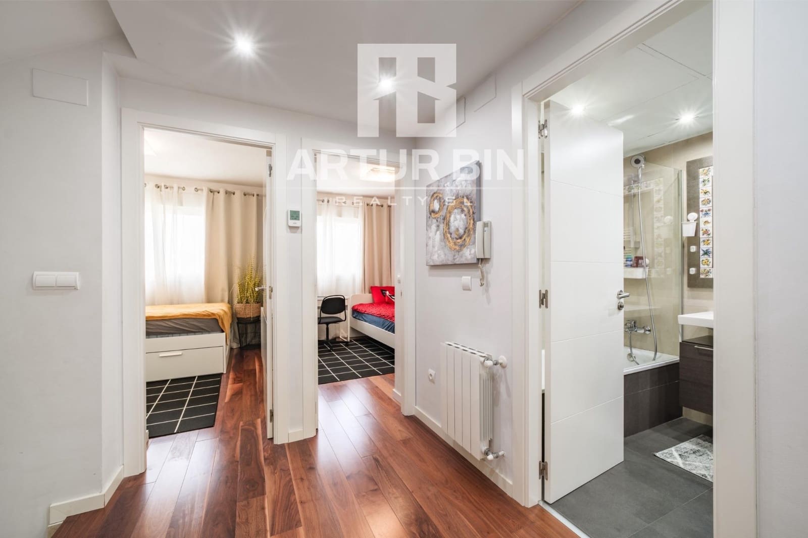 4 slaapkamer Rijtjeshuis te koop in Paterna met zwembad garage - € 790.000 (Ref: 10049365)