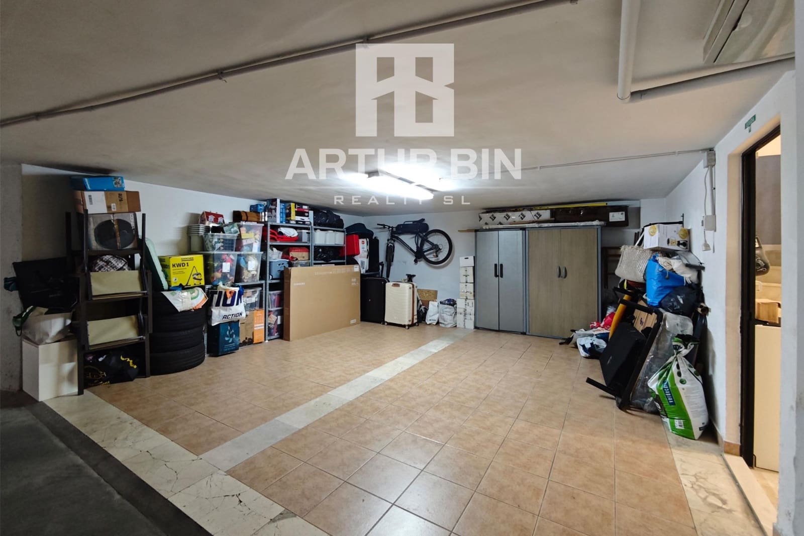 4 slaapkamer Rijtjeshuis te koop in Paterna met zwembad garage - € 790.000 (Ref: 10049365)