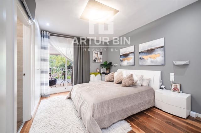 4 soveværelse Rækkehus til salg i Casas Verdes, Paterna med swimmingpool garage - € 790.000 (Ref: 10049365)
