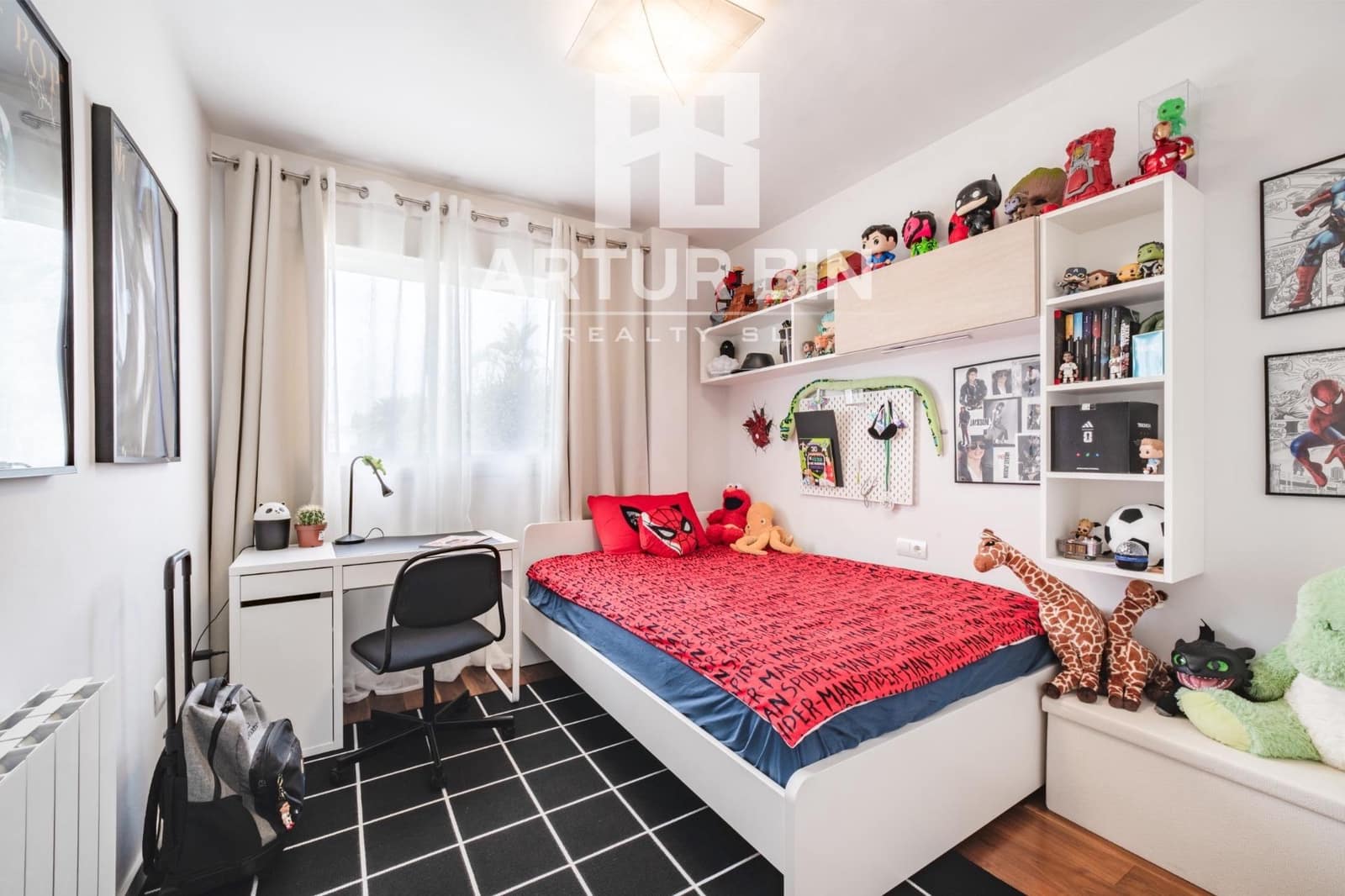 4 slaapkamer Rijtjeshuis te koop in Paterna met zwembad garage - € 790.000 (Ref: 10049365)