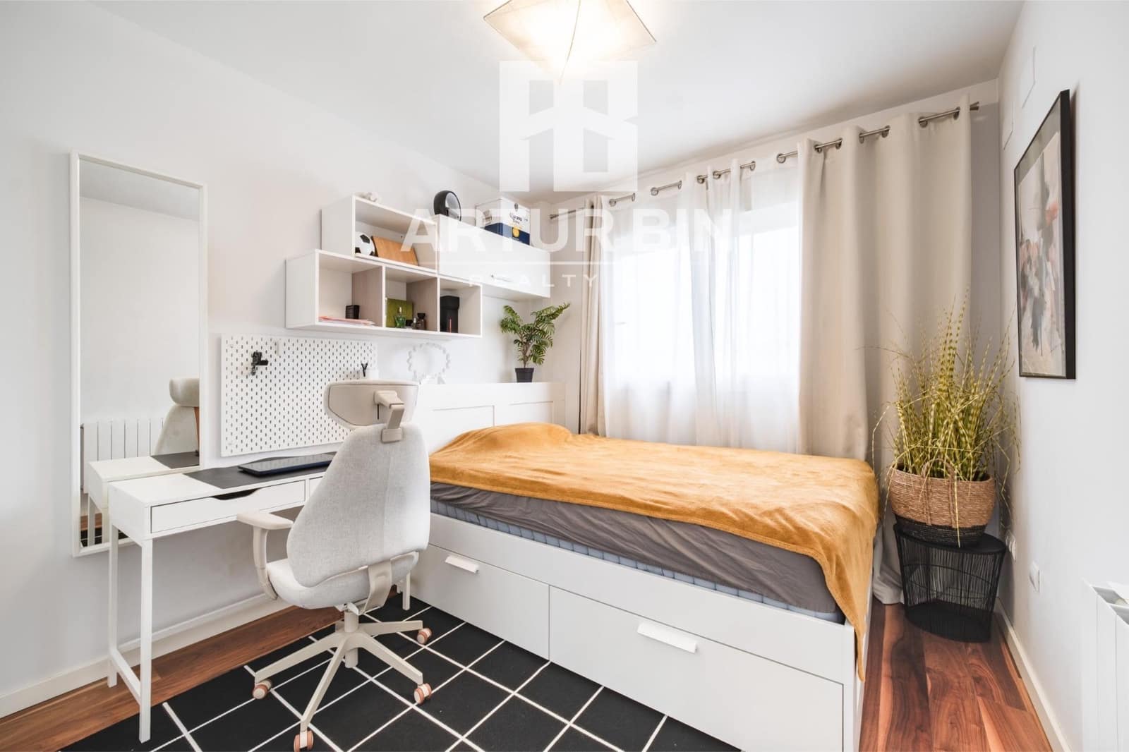 4 slaapkamer Rijtjeshuis te koop in Paterna met zwembad garage - € 790.000 (Ref: 10049365)