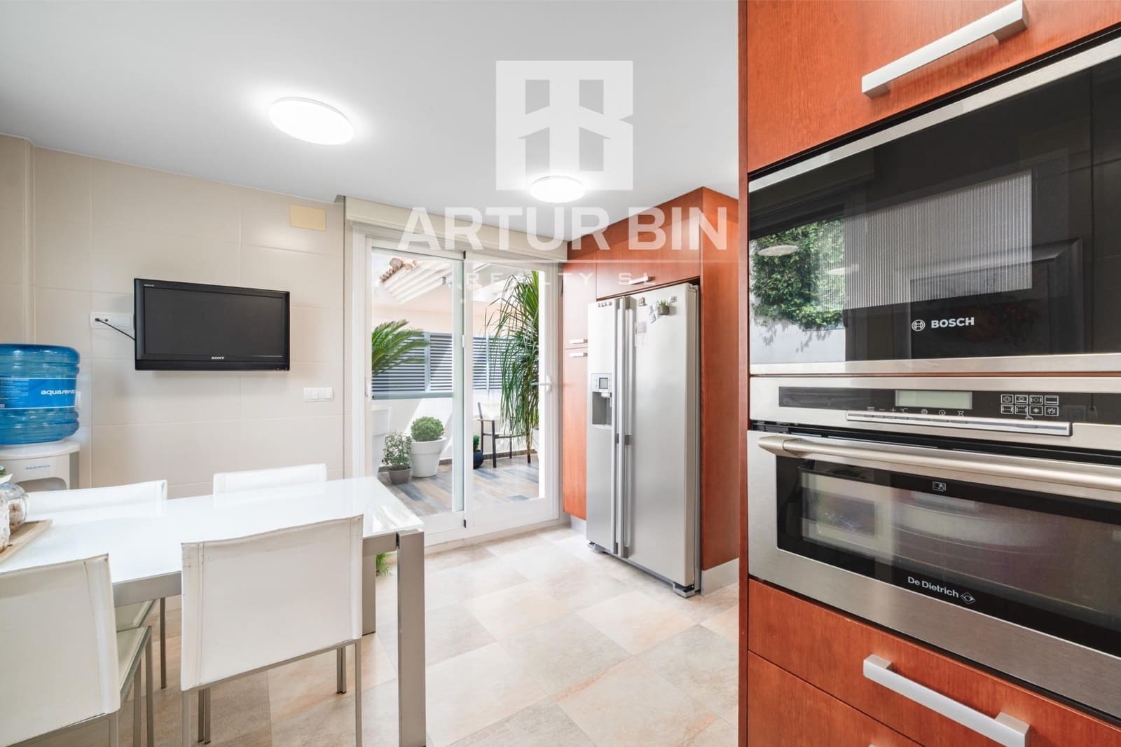 4 slaapkamer Rijtjeshuis te koop in Paterna met zwembad garage - € 790.000 (Ref: 10049365)