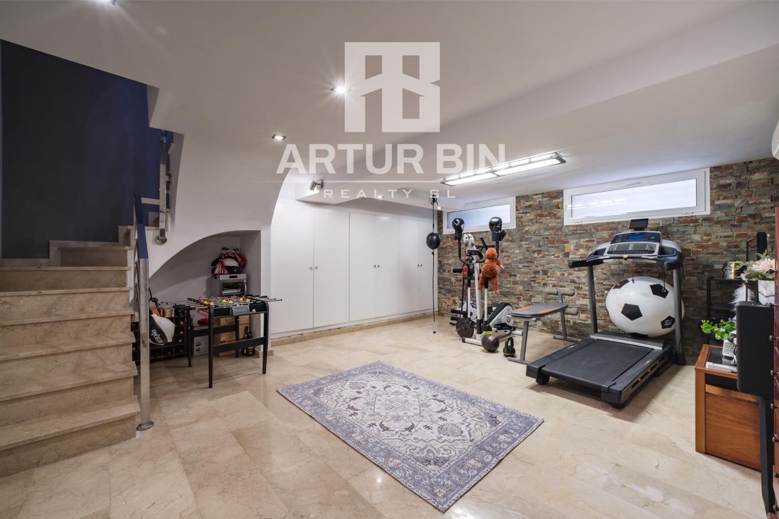 4 slaapkamer Rijtjeshuis te koop in Paterna met zwembad garage - € 790.000 (Ref: 10049365)