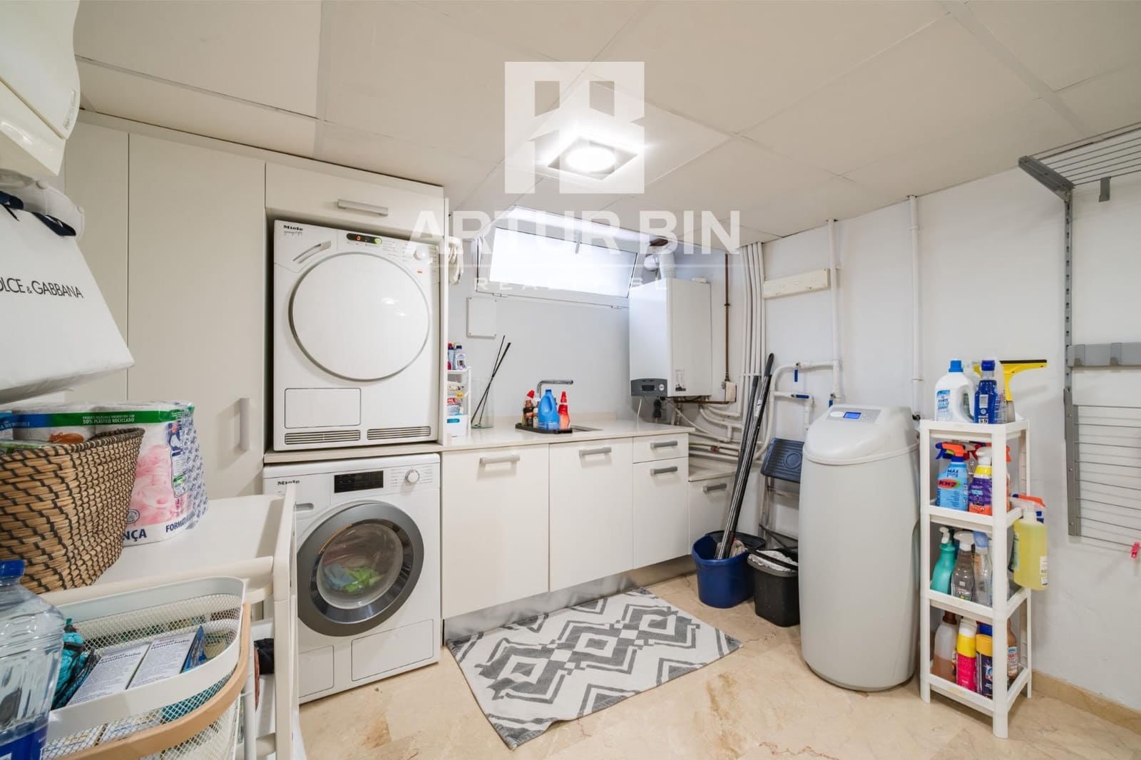 4 slaapkamer Rijtjeshuis te koop in Paterna met zwembad garage - € 790.000 (Ref: 10049365)