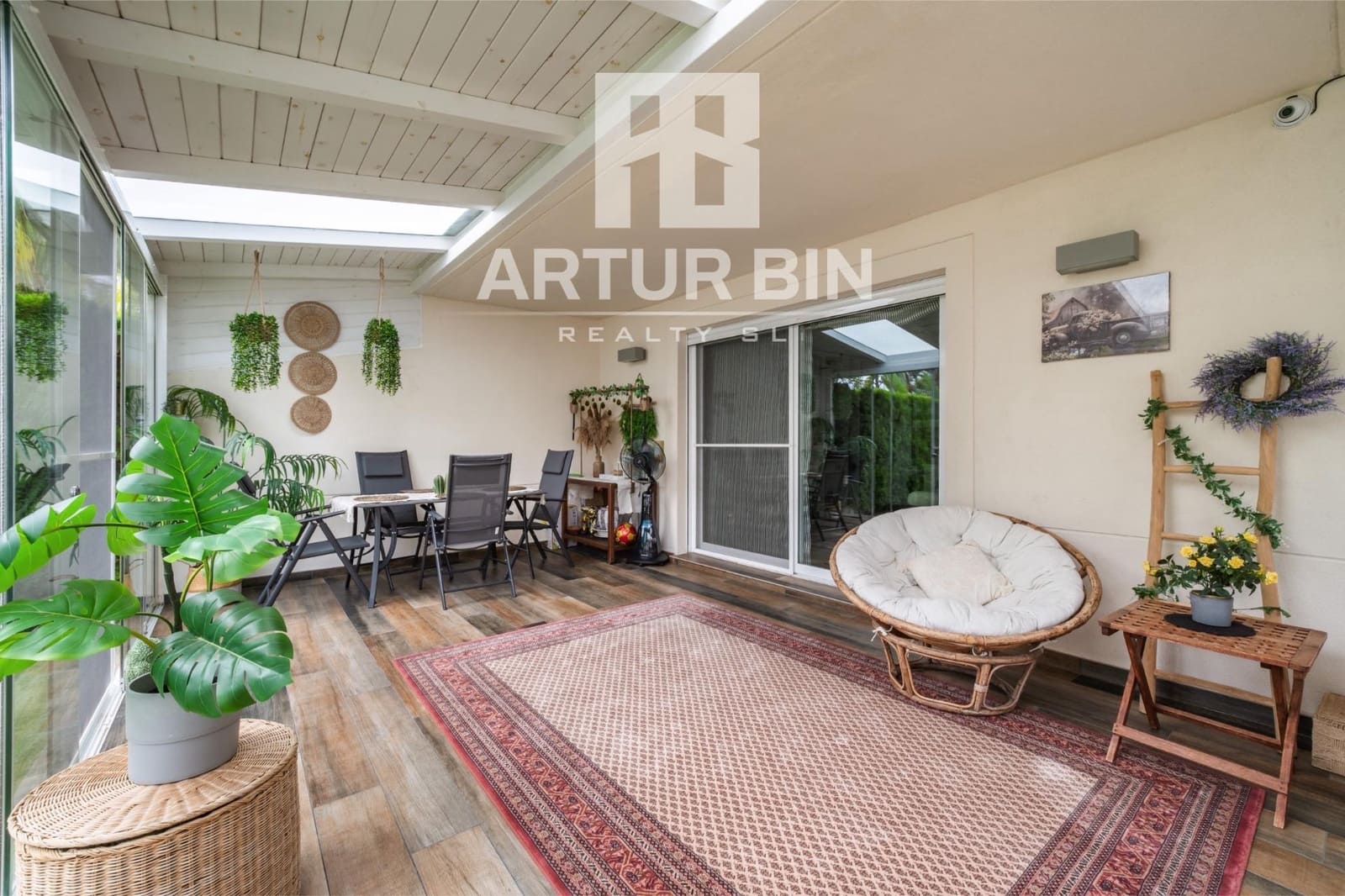 4 slaapkamer Rijtjeshuis te koop in Paterna met zwembad garage - € 790.000 (Ref: 10049365)