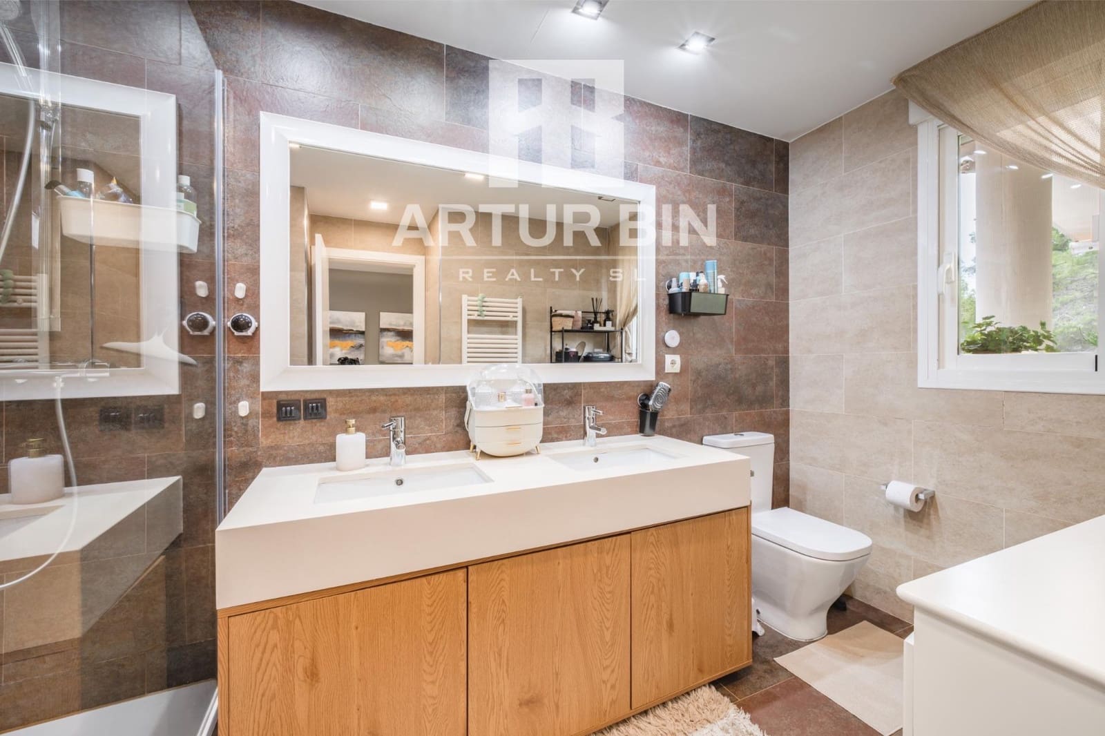 4 slaapkamer Rijtjeshuis te koop in Paterna met zwembad garage - € 790.000 (Ref: 10049365)
