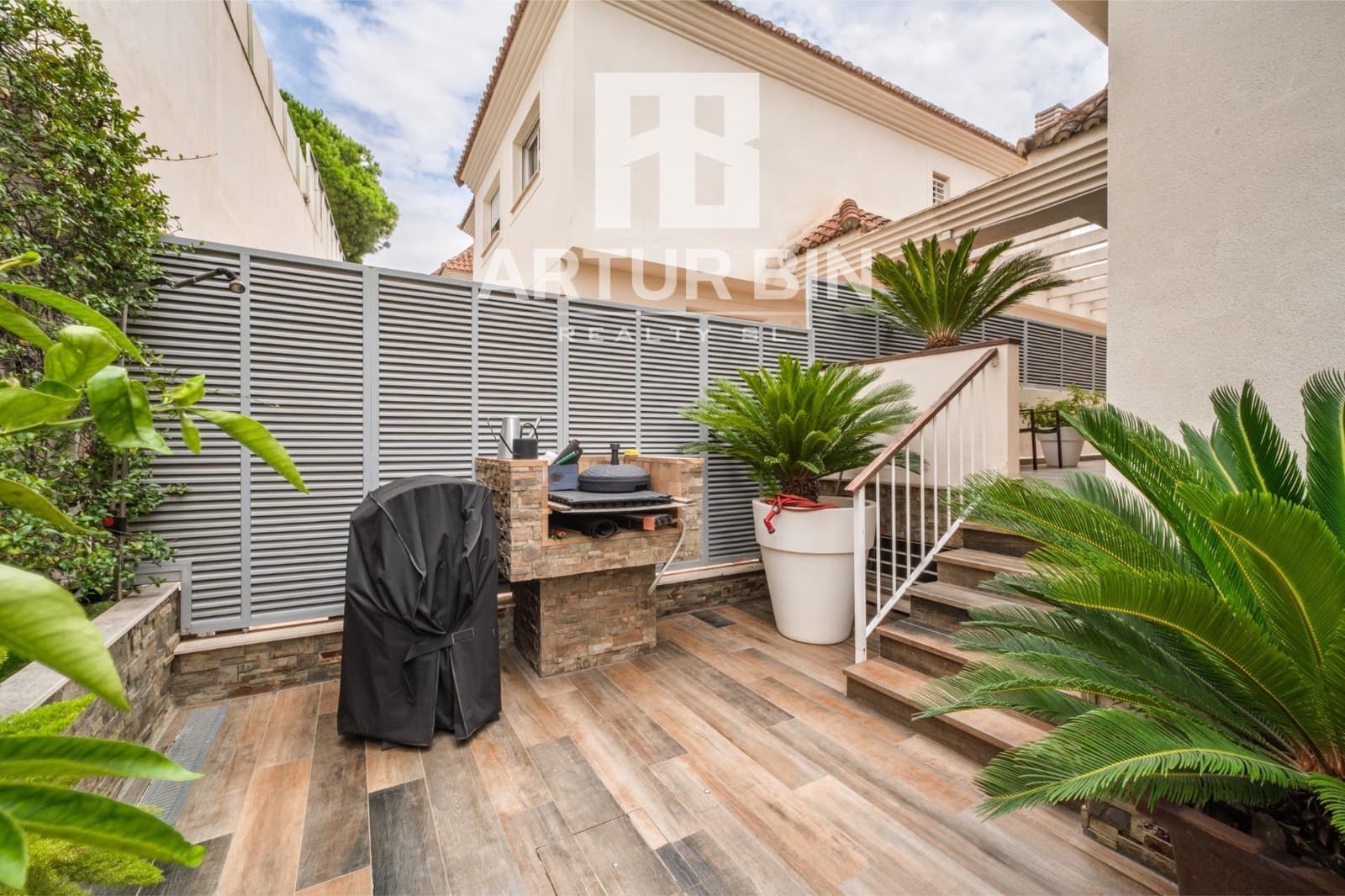 4 slaapkamer Rijtjeshuis te koop in Paterna met zwembad garage - € 790.000 (Ref: 10049365)