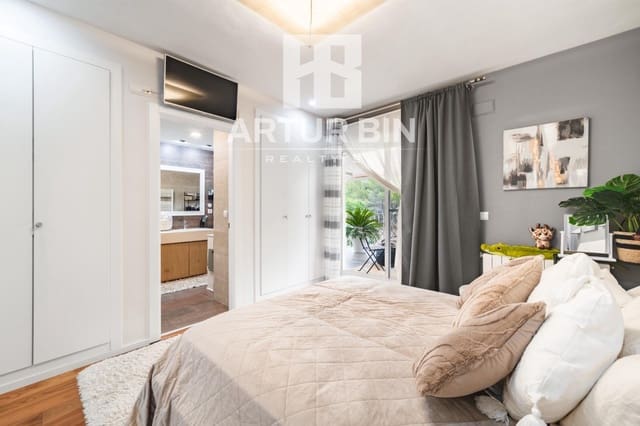 4 quarto Moradia em Banda para venda em Casas Verdes, Paterna com piscina garagem - 790 000 € (Ref: 10049365)