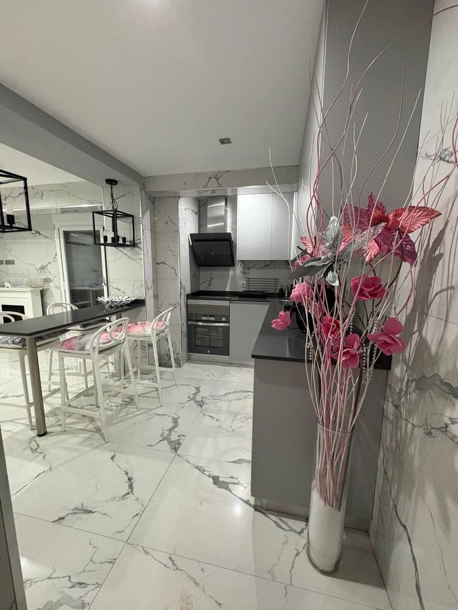 3 bedroom Flat for sale in Valencia city - € 398,000 (Ref: 10098467)