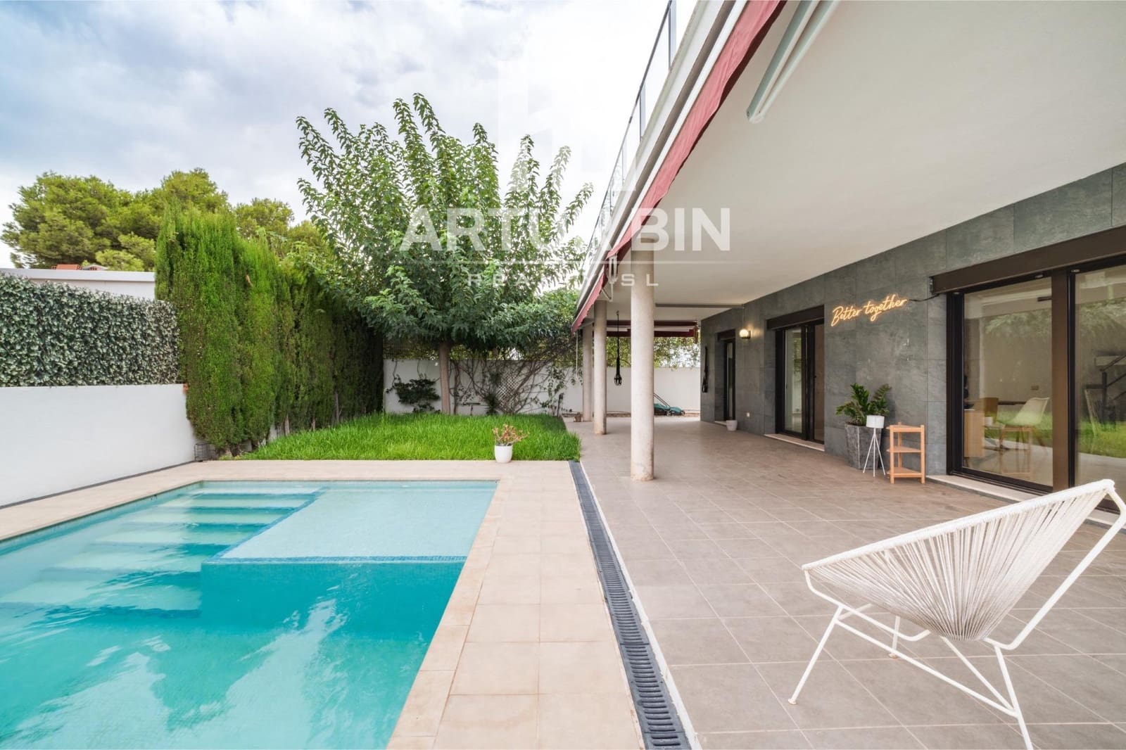 5 bedroom Villa for sale in San Antonio de Benageber with pool garage - € 600,000 (Ref: 10102678)