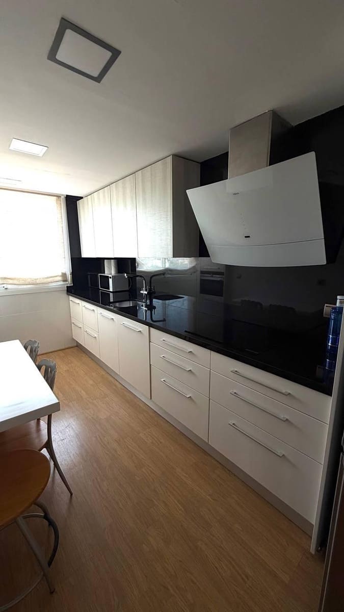 Appartement de 3 chambres à louer à Playa de San Juan avec piscine garage - 1 900 € (Ref: 10115931)