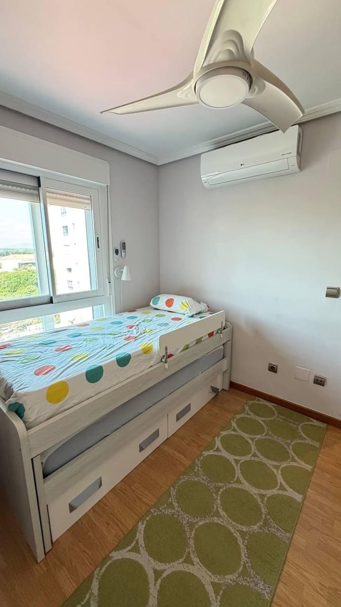 Appartement de 3 chambres à louer à Playa de San Juan avec piscine garage - 1 900 € (Ref: 10115931)