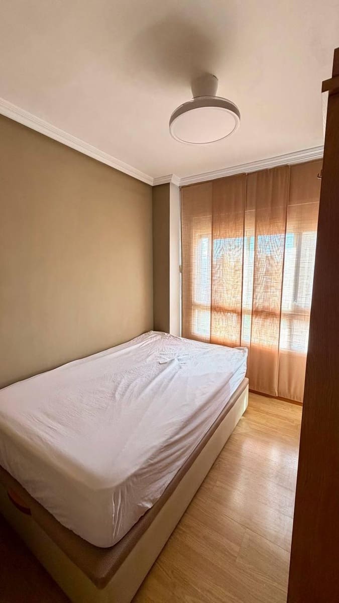Appartement de 3 chambres à louer à Playa de San Juan avec piscine garage - 1 900 € (Ref: 10115931)
