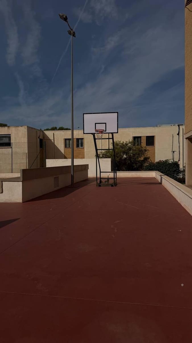 Appartement de 3 chambres à louer à Playa de San Juan avec piscine garage - 1 900 € (Ref: 10115931)