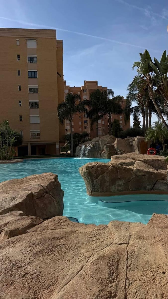 Appartement de 3 chambres à louer à Playa de San Juan avec piscine garage - 1 900 € (Ref: 10115931)