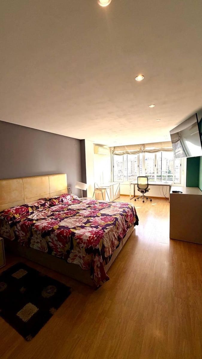 Appartement de 3 chambres à louer à Playa de San Juan avec piscine garage - 1 900 € (Ref: 10115931)