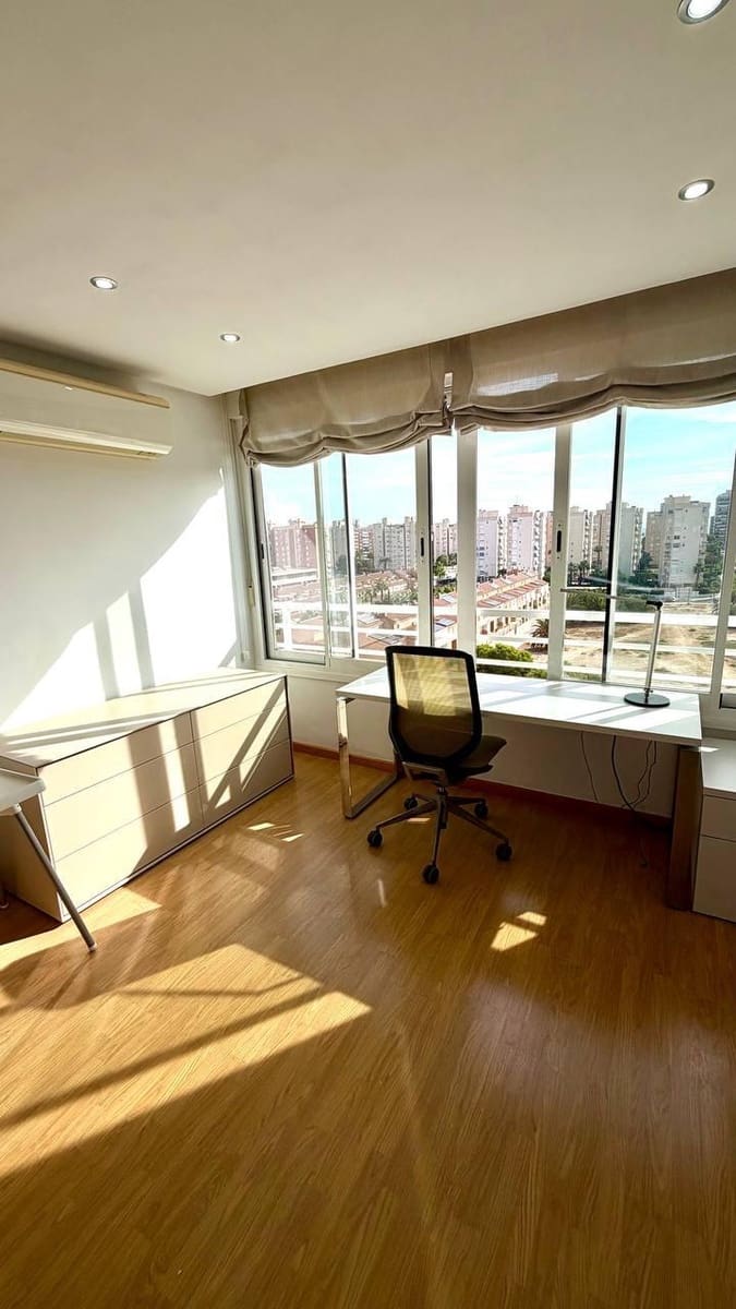 Appartement de 3 chambres à louer à Playa de San Juan avec piscine garage - 1 900 € (Ref: 10115931)