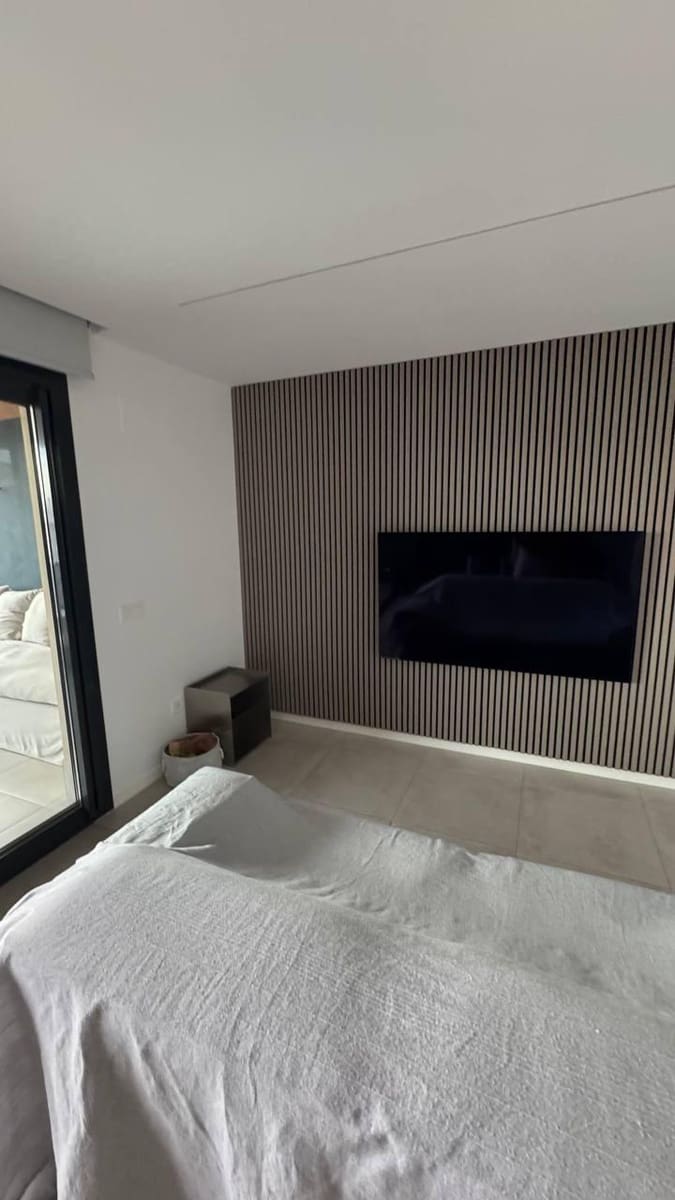 2 soverom Leilighet til salgs i Alicante by med svømmebasseng garasje - € 679 000 (Ref: 10132053)